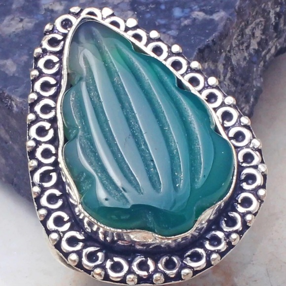 Carved green onyx silver ring size 8 - Picture 4 of 4